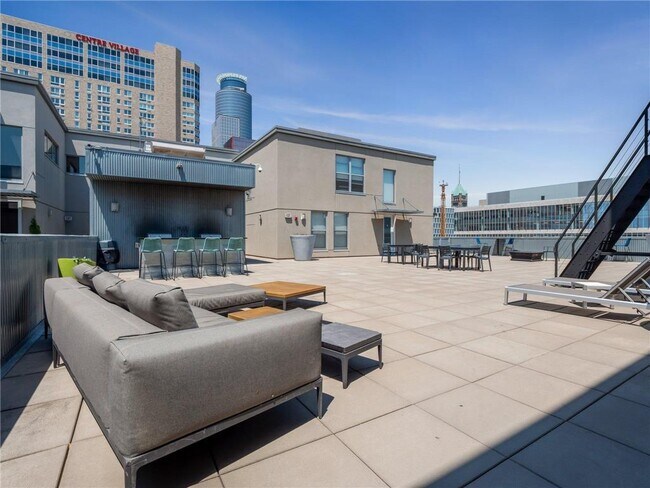 Building Photo - 521 S 7th St