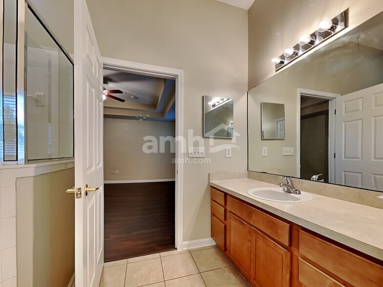 Building Photo - 3855 Westridge Dr