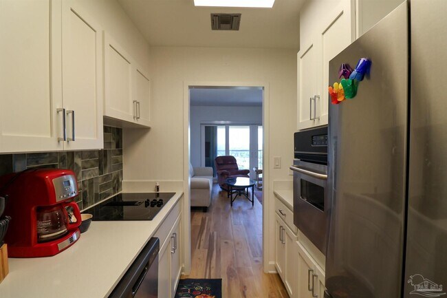 Building Photo - 825 Bayshore Dr