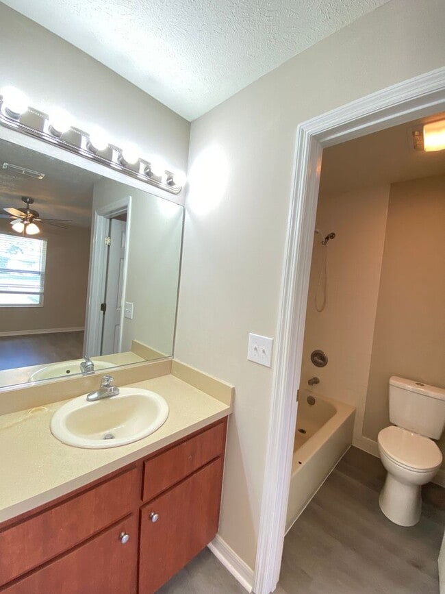 Building Photo - Cannot be shown until MAY!!!Great Home in quiet Belleview Neighborhood 3/2/1 - ***Won't Last***