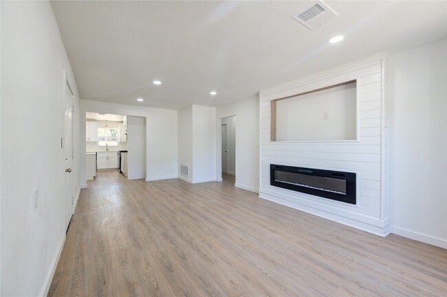 Building Photo - 6725 Madrid St