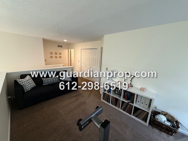Building Photo - End Unit Townhouse for August, Vaulted Cei...