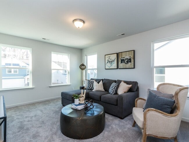 Building Photo - 1313 Achonechy Trl