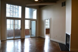 Building Photo - Real Silk Lofts