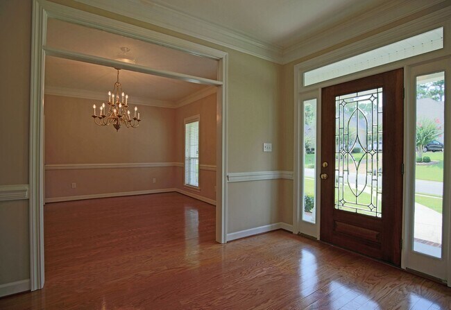 Building Photo - 212 North Cir