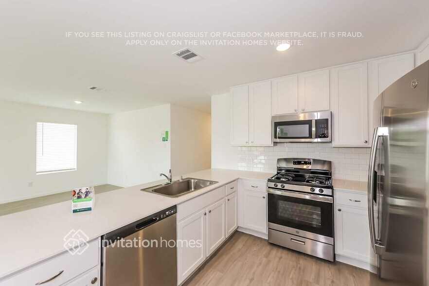 Building Photo - 2405 Fleming Dr