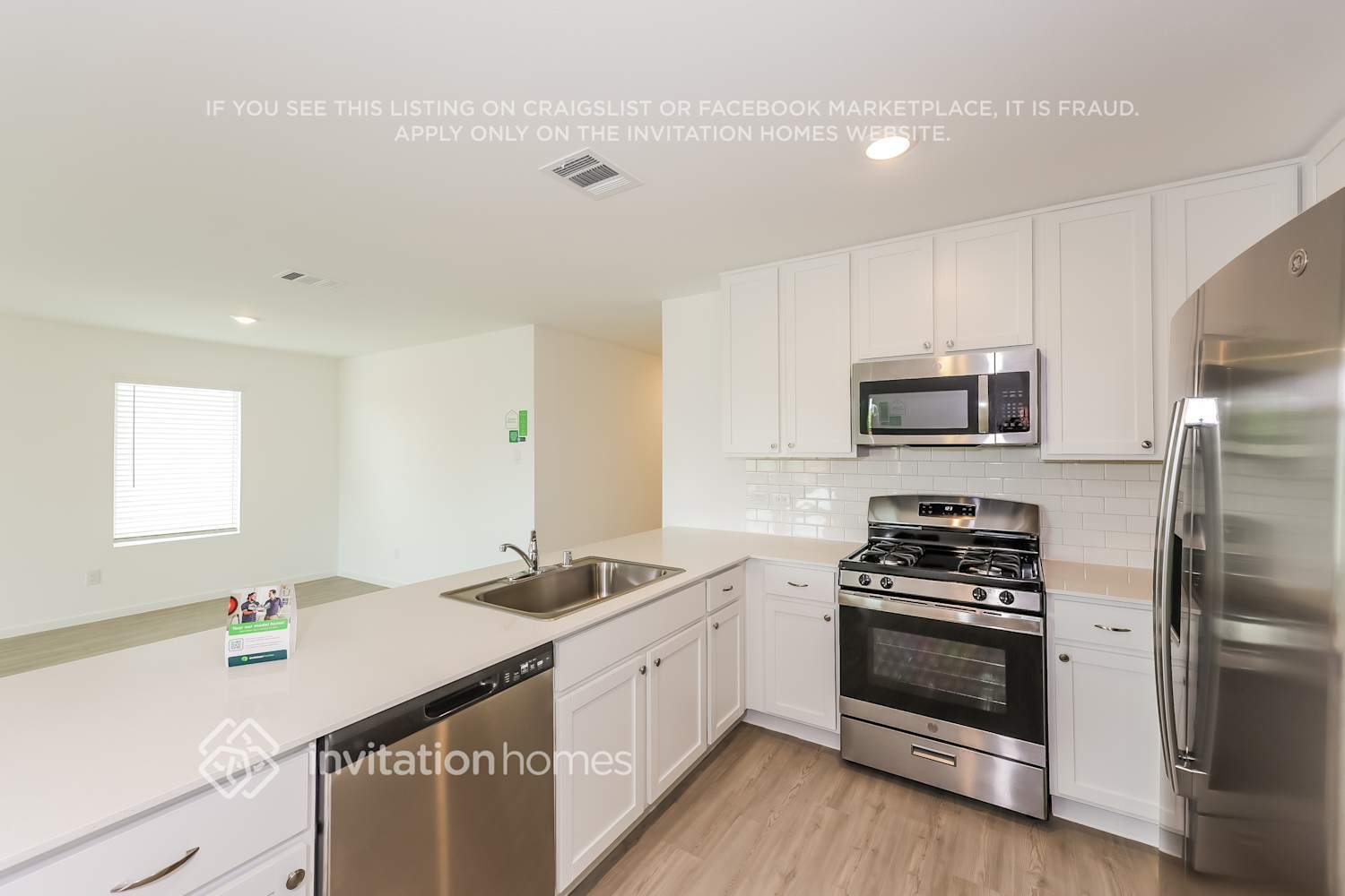 Building Photo - 2402 Fleming Dr