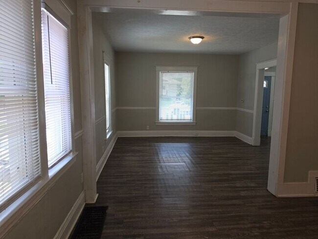 Building Photo - Three Bedroom Single Family home