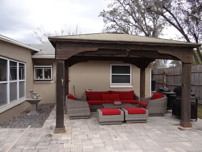 Building Photo - Charming 3-Bed, 2-Bath Pool Home in Desirable Winter Springs