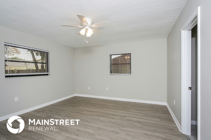 Building Photo - 816 65th Ave W