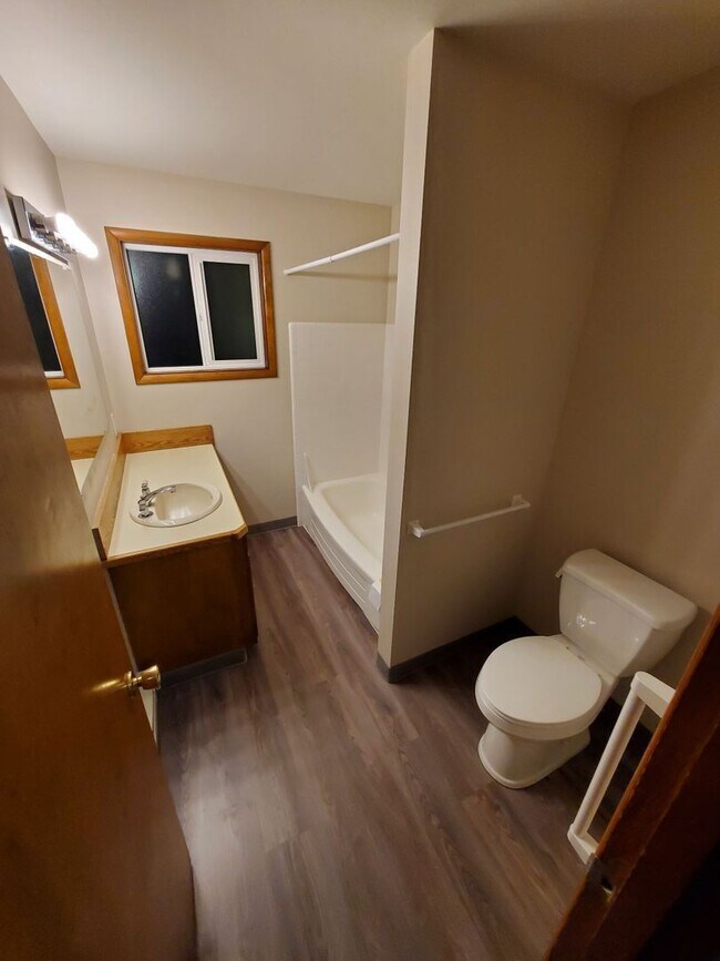 Building Photo - 1359 Fir St S