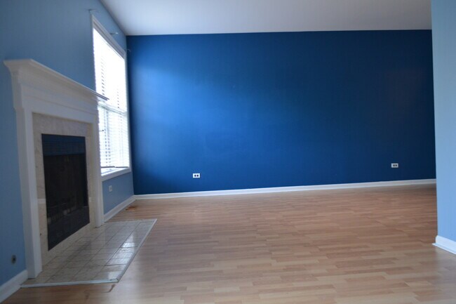 Building Photo - 613 W Parkside Dr