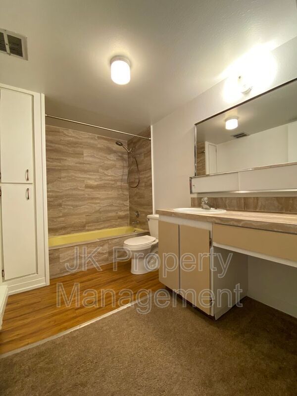 Building Photo - 1401-142B Street S