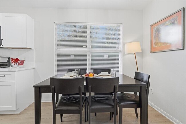 Building Photo - 1708 E 17th St