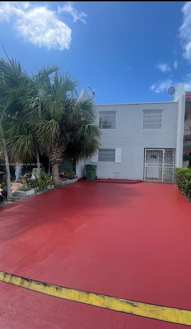 Primary Photo - 921 W 80th Pl