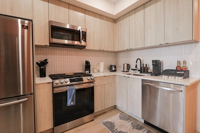 Building Photo - 1806 A St NE