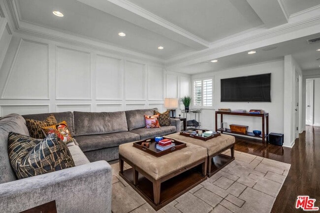 Building Photo - 11745 Montana Ave