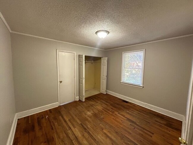 Building Photo - Rosewood