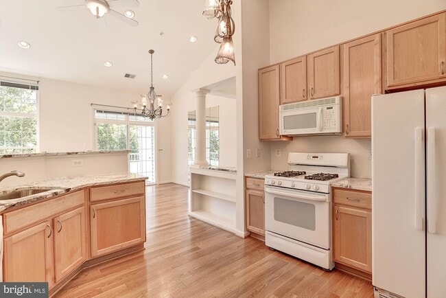 Building Photo - 10706 Symphony Way