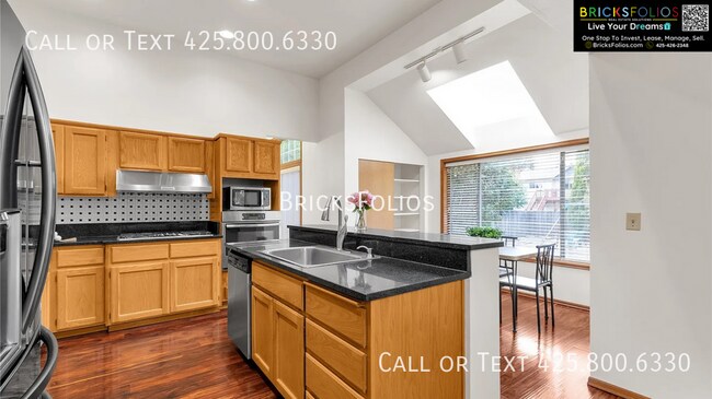 Building Photo - 4522 NE 21st Pl