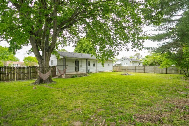 Building Photo - Lovely Home in Old Hickory