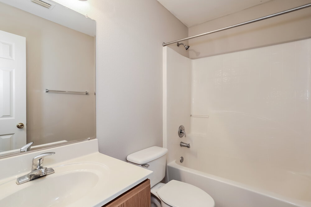 Building Photo - 5633 English Oak Dr S