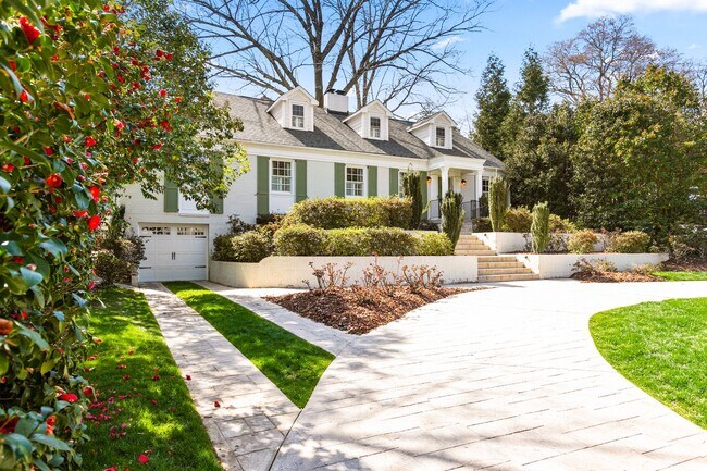 Building Photo - Stunning Irving Park 4 bedroom, 4 bathroom home in Greensboro!