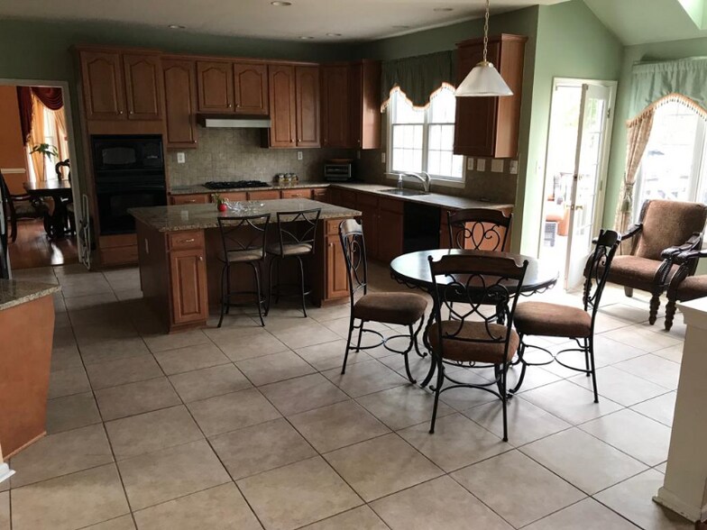 Building Photo - 43694 Lucketts Bridge Cir