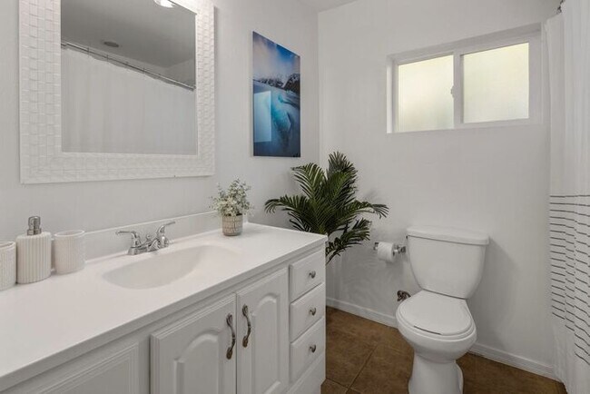 Building Photo - COMING SOON! Fully Furnished 3 Bedroom 3 Bathroom Home in Old Town Scottsdale