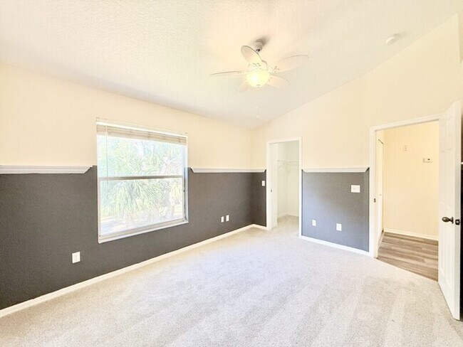 Building Photo - 13706 Forest Lake Dr