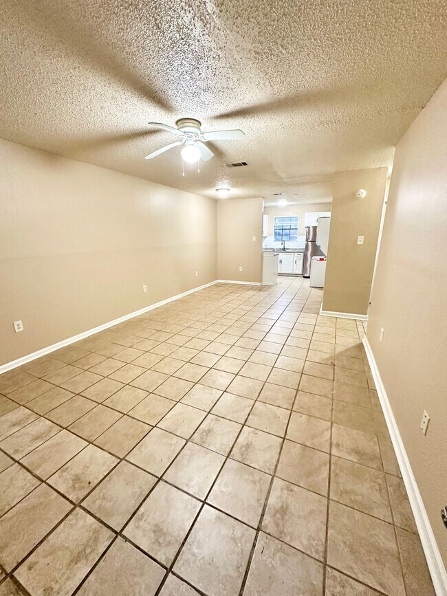 Building Photo - 3204 N Stevendale Rd