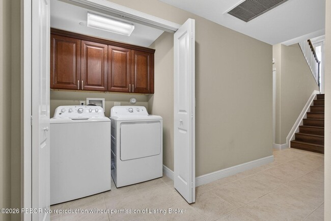 Building Photo - 803 del Sol Cir