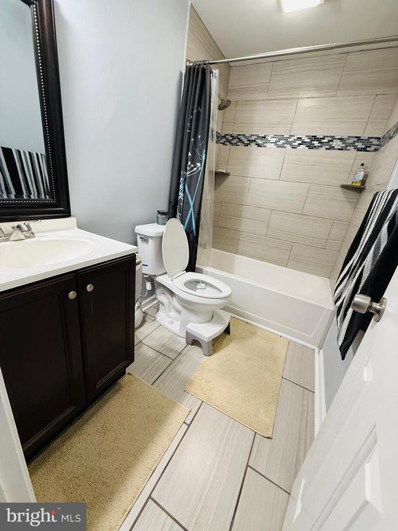 Building Photo - 16108 Kennedy St