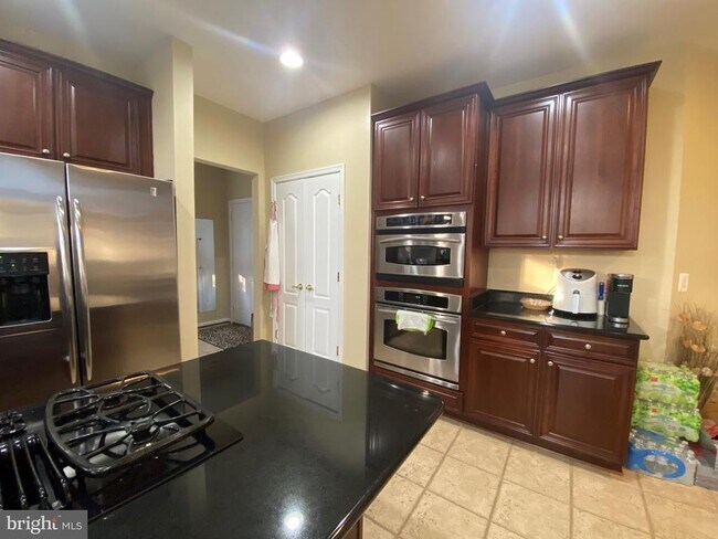 Building Photo - 42084 Bear Tooth Dr