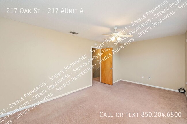 Building Photo - 217 Oak St SE