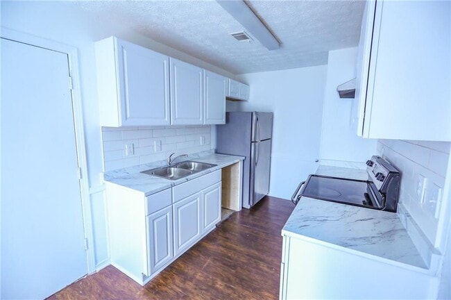 Building Photo - 1967 Singer Way