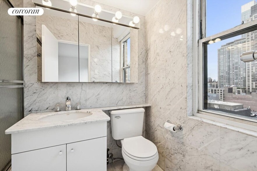 Building Photo - 340 E 64th St