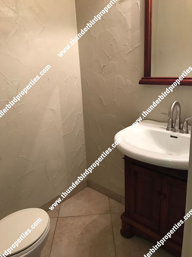 Building Photo - CNM/UNM Beauty