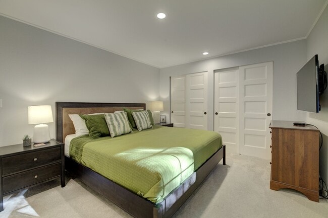 Building Photo - 3Bd/2.75Ba Sammamish Home