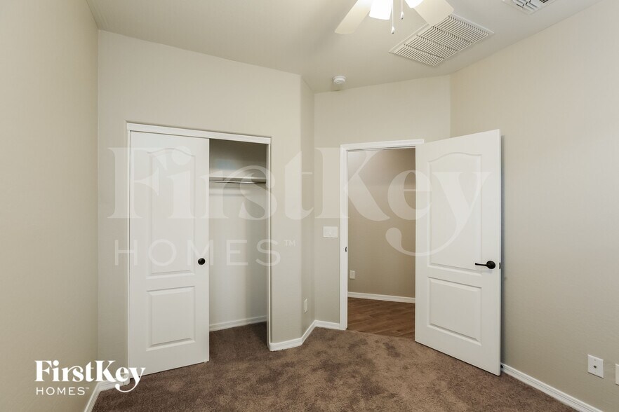 Building Photo - 19748 W Devonshire Ave