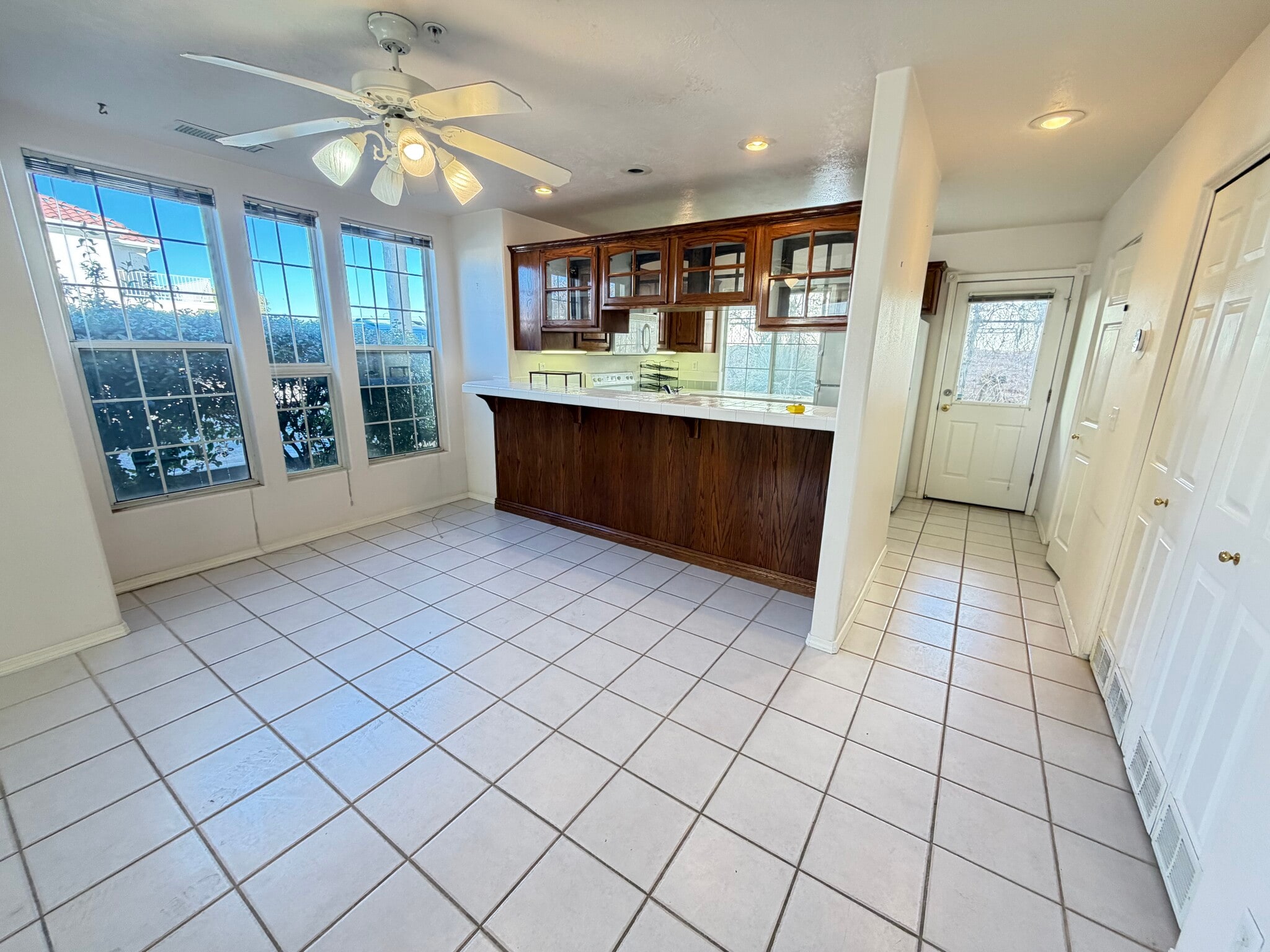 Building Photo - 1200 Glen Canyon Dr