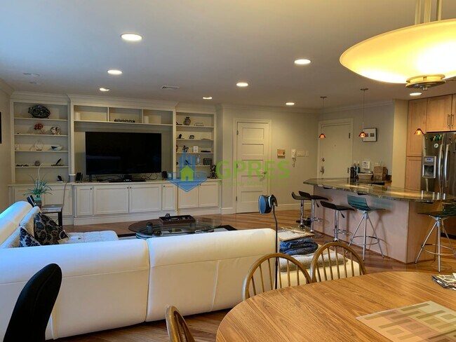 Building Photo - 5425 5th Avenue