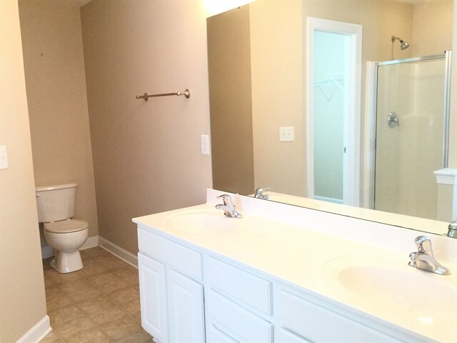 Building Photo - 456 Clearwater Dr