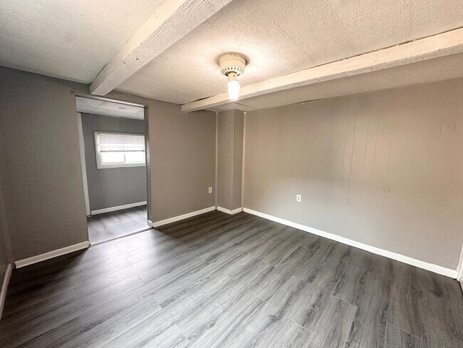 Building Photo - 627 N Hartley St