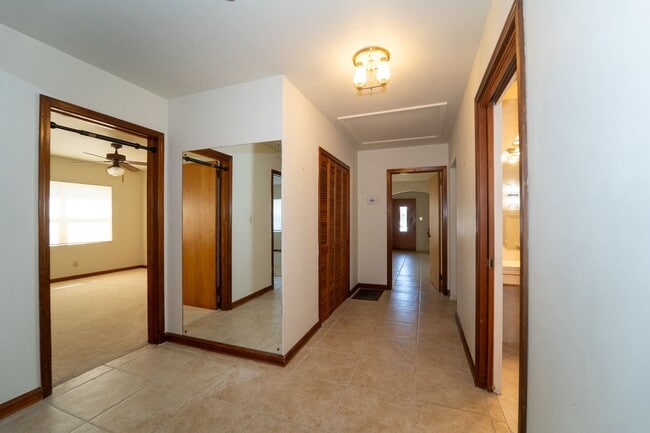 Building Photo - Davis Shore 4/2 Single Family Home