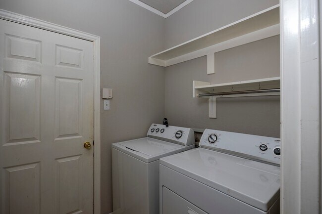 Building Photo - 6405 Calloway Dr