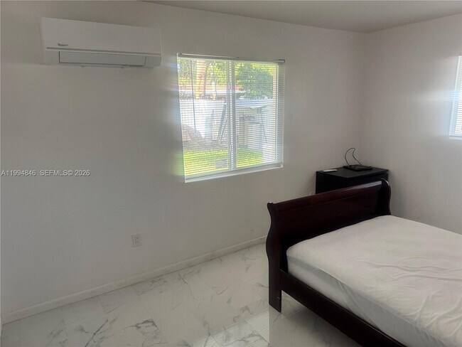 Building Photo - 1261 NE 209th Terrace