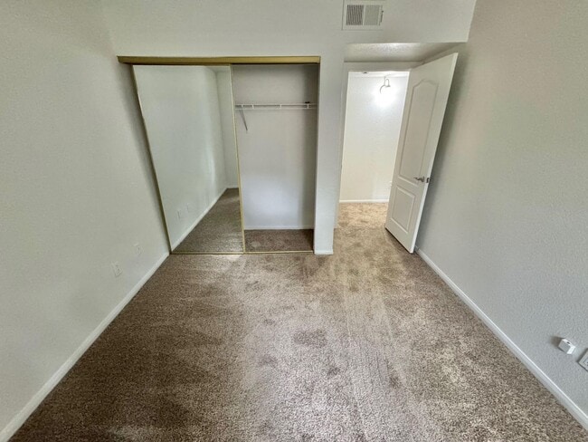 Building Photo - SPACIOUS 3 BEDROOM GROUND FLOOR CONDO