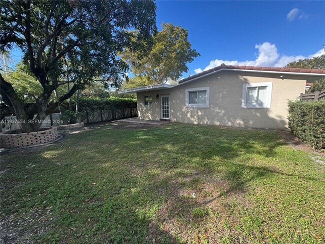 Building Photo - 6580 Lake Blue Dr