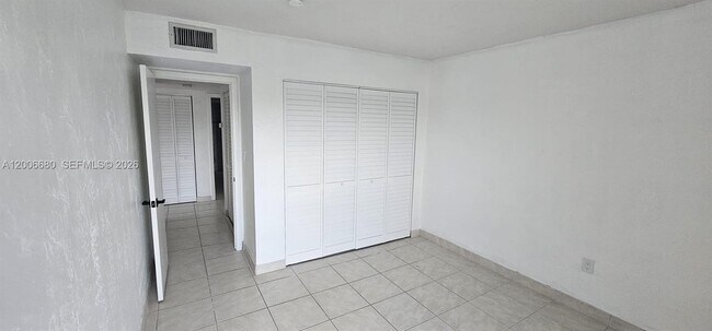 Building Photo - 6884 N Kendall Dr